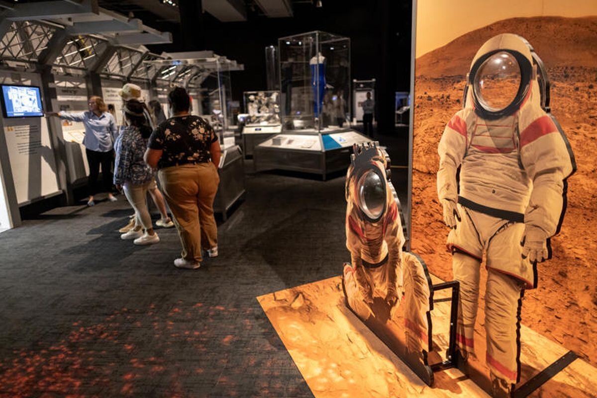 La exposición incluirá objetos interactivos y artículos auténticos que permiten a los visitantes asomarse a aspectos de la vida en el espacio (Foto: EFE)