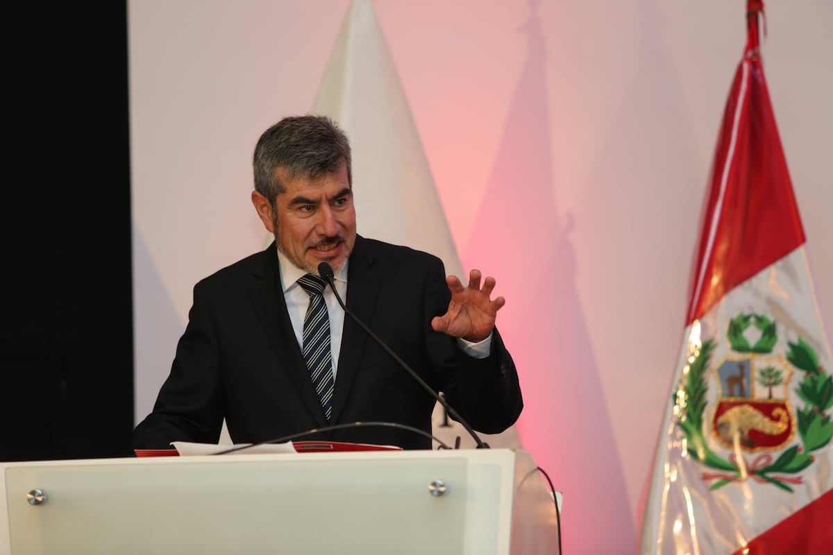 Rogers Valencia, ministro de Comercio Exterior y Turismo, se mostró en contra de la propuesta de comités autónomos para atender la problemática del servicio turístico en Cusco. Foto: USI