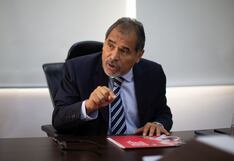 Denuncian que ministro de Comercio Exterior presentó permiso falso de uso de lunas polarizadas