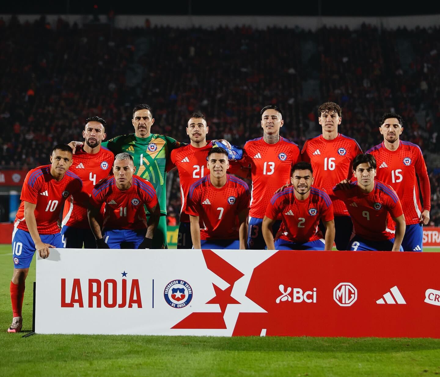 Esta fue la última alineación de la selección masculina de fútbol de Chile en el partido amistoso que sostuvo contra su similar de Paraguay el 11 de junio de 2024 en el Estadio Nacional Julio Martínez Prádanos de Santiago. | Crédito: @laroja / Instagram