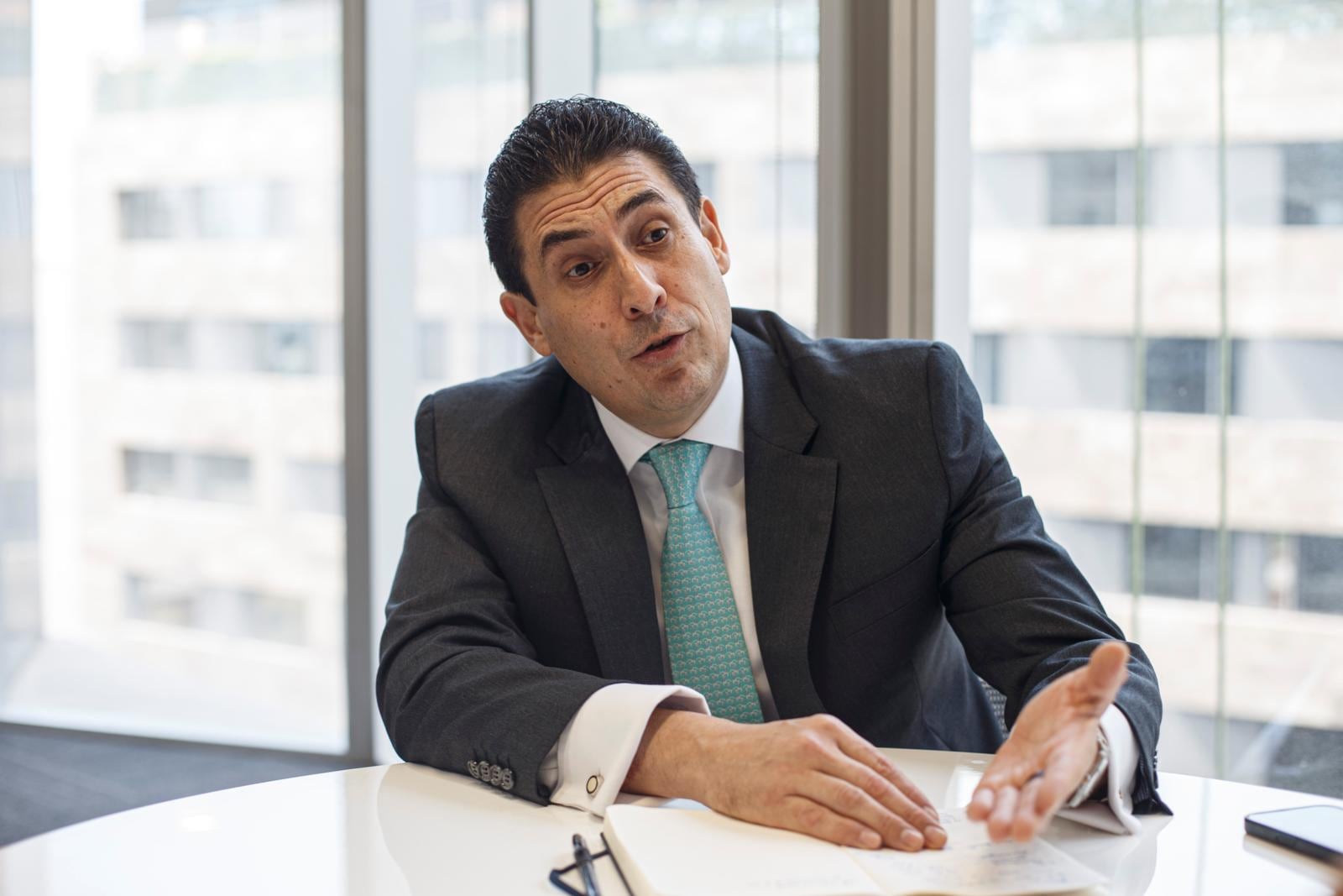 El Director Ejecutivo de InPerú, Juan Carlos Mandujano, señala que, pese a los riesgos climáticos y de inseguridad, el país mantiene mejores perspectivas que otras economías de la región. (Foto: César Campos para GEC)