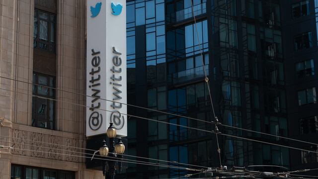 Twitter pone a la venta mesas, sillas y hasta mascarillas en subasta de su mobiliario