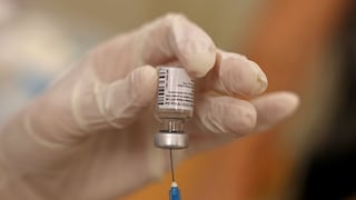 Protección contra el COVID-19 en vacunados disminuye en seis meses, según estudio británico 