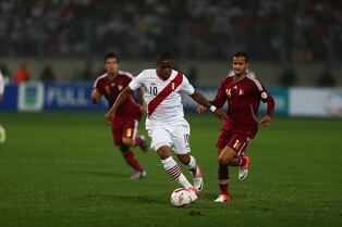El 7 de setiembre del 2012, en partido por las Eliminatorias al Mundial Brasil 2014, la blanquirroja se impuso por 2-0 a Venezuela. Los dos goles de la Selección Peruana fueron anotados por Jefferson Farfán. (Foto AFP)