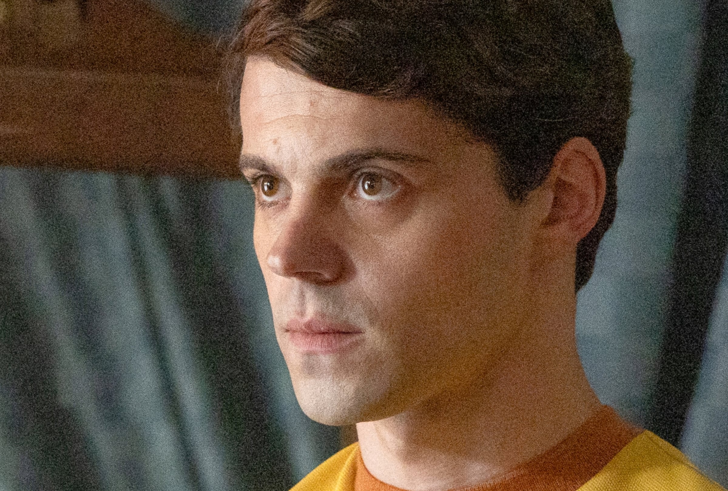 Javier Morgade como el joven Raphael en una escena de la serie española "Aquel" (Foto: Caracol Televisión / DLO Producciones / Netflix)