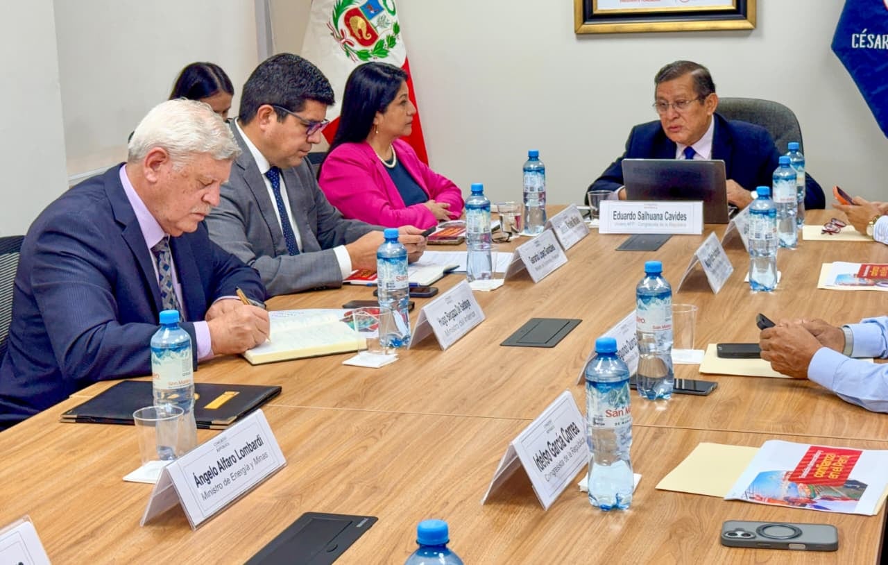 La premier continúa reuniéndose con las bancadas del Congreso para exponer su plan de gestión y las medidas de seguridad, en busca de respaldos antes del voto de confianza. Foto: PCM