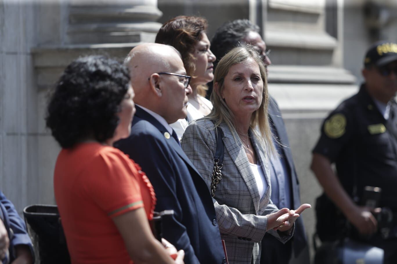 La congresista María del Carmen Alva declaró a los periodistas tras la reunión de los legisladores no agrupados con el primer ministro, Gustavo Adrianzén. (Foto: Hugo Pérez / @photo.gec)