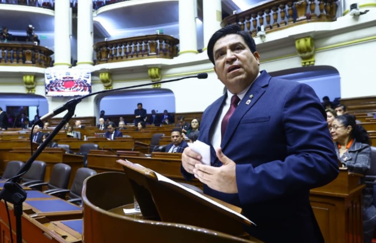 El ministro Vicente Tiburcio reiteró que las personas en situación migratoria irregular “no tienen espacio” en el territorio peruano. Foto: Congreso.