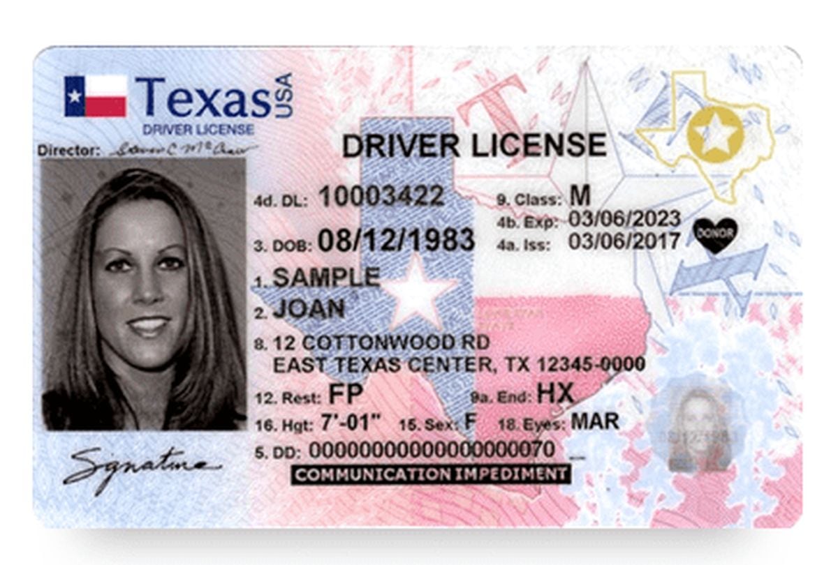 Así se ve una licencia de conducir de Texas con REAL ID, documento que es válido para registrar un auto (Foto: Gobierno de Texas)