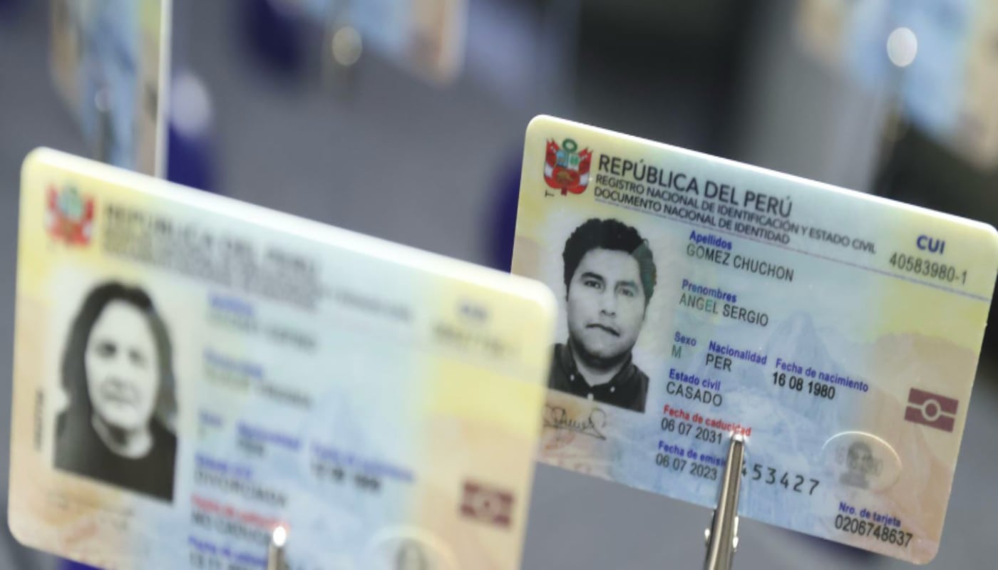 Guardar el DNI en un lugar seguro: Utilizar billeteras o compartimentos con cierre. Se debe evitar llevarlo en bolsillos traseros o de fácil acceso. (Fuente: RENIEC)