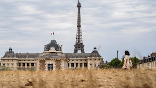 “Es insoportable”: parques de París se convierten en “hotel” en la noche más calurosa