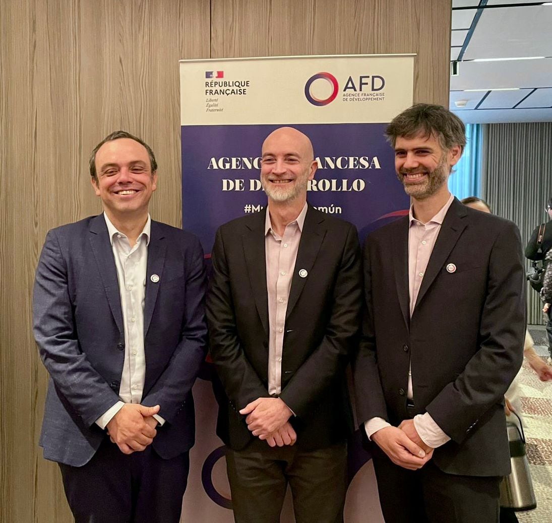 De izquierda a derecha: Philippe Serres, director regional de la AFD para la Zona Andina; Xavier Mesnard, director país Perú de la AFD; y Alain Humen, director adjunto para América Latina de la AFD. Foto: AFD.