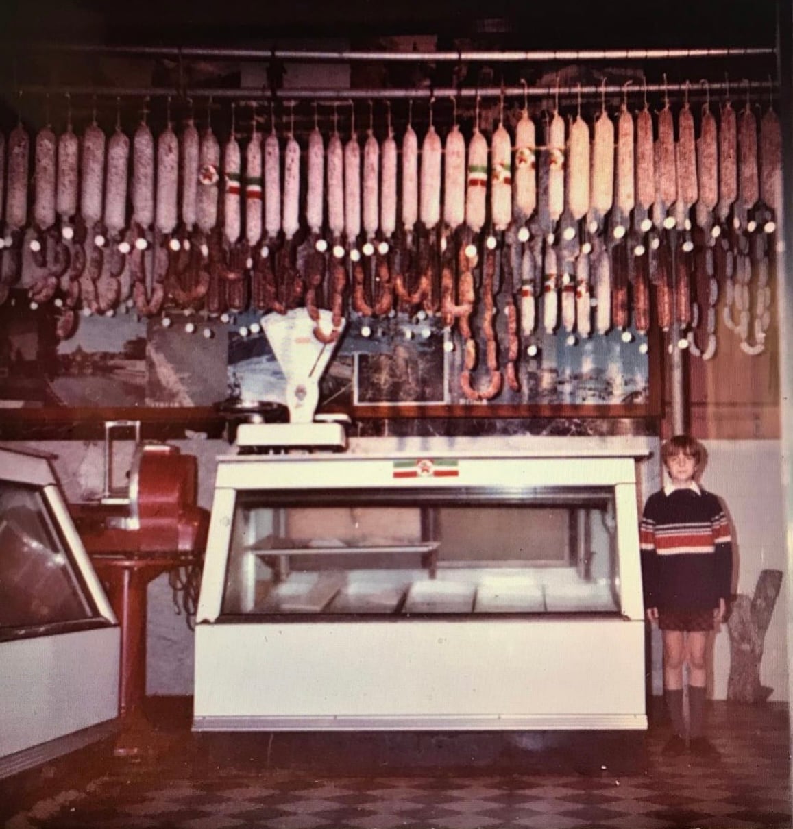 En 2010, mientras estudiaba un curso de negocios, Nadina decidió que quería repotenciar los embutidos de sus abuelos a través de platos; con tablas y vinos para degustar. (Foto: Salumería Poletti / cortesía)