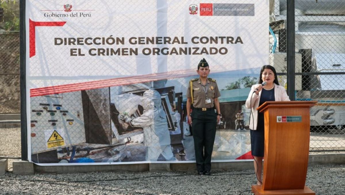 La premier Denisse Miralles encabezó el inicio del primer proceso de destrucción de drogas del 2026 en la Diroes, donde anunció el despliegue nacional de 6,000 nuevos policías. Foto: PCM.