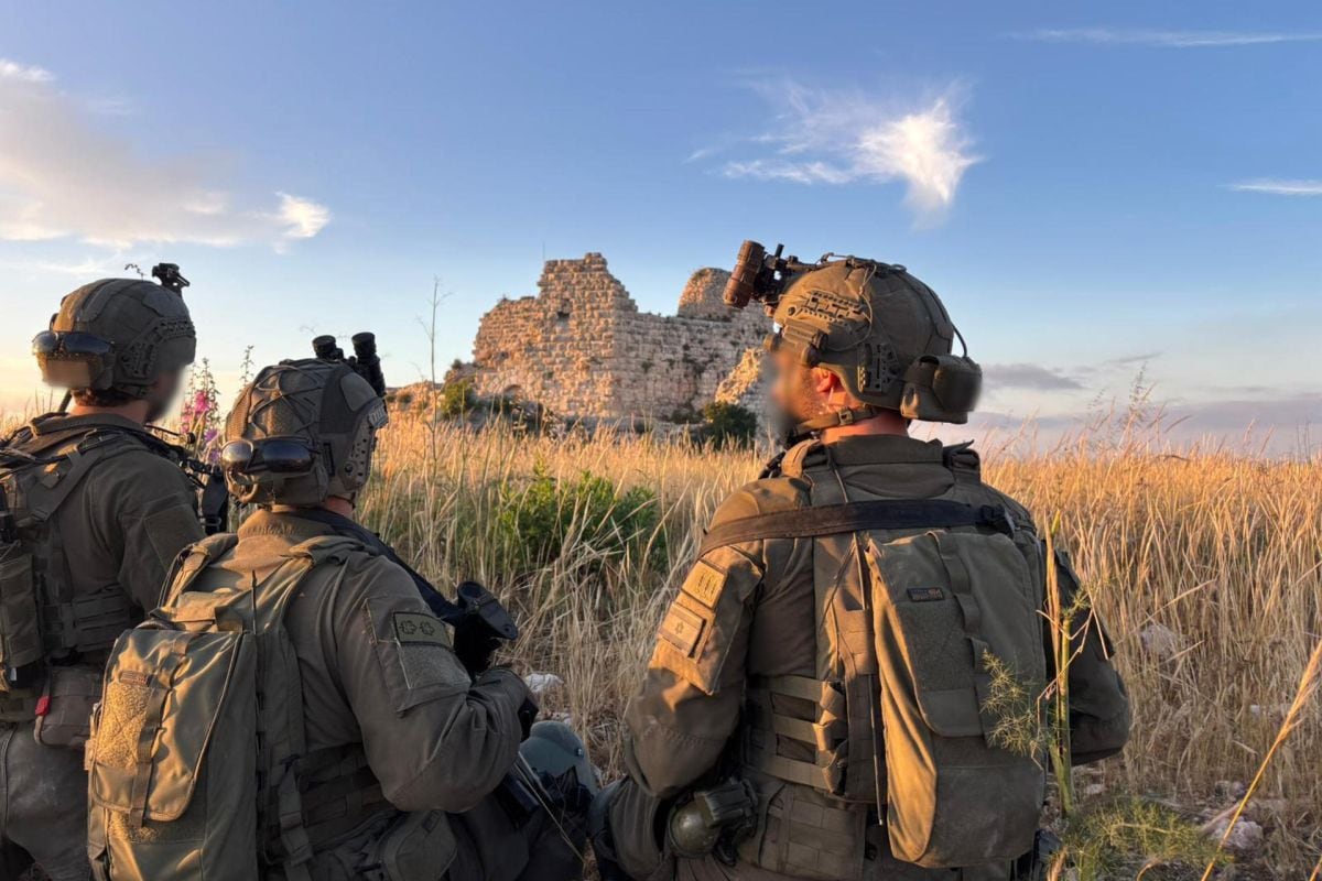 El Ejército de Israel anunció este domingo que lleva días operando en torno al castillo de Beaufort, una posición estratégica en el sur del Líbano y al norte del río Litani, sobre el que ha expandido su invasión en los últimos días. Foto: EFE/ Ejército De Israel