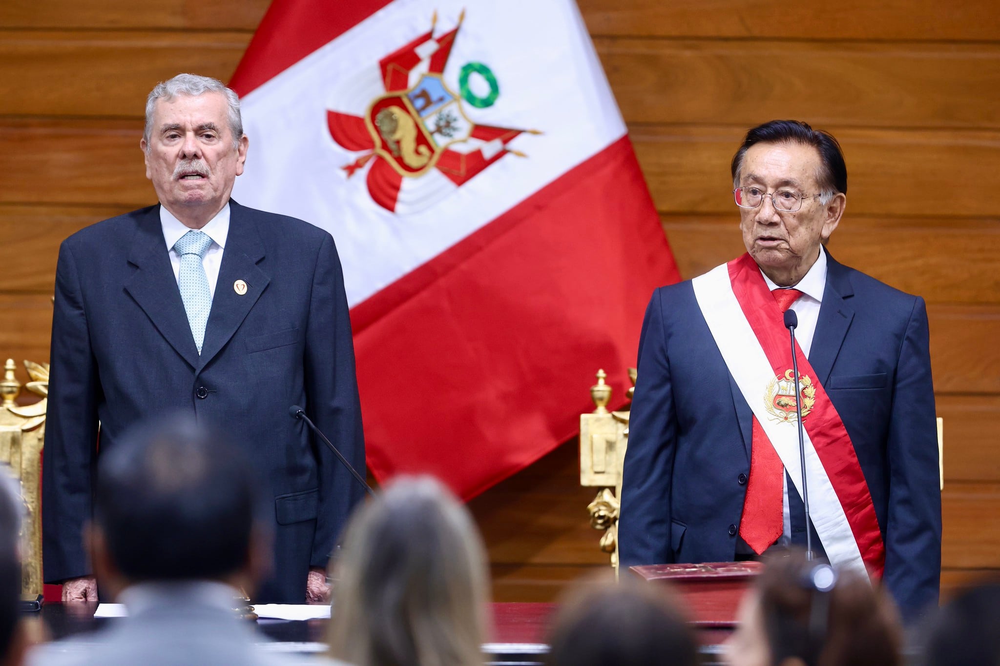 Fernando Rospigliosi notificó a Balcázar el fin de su mandato este 26 de julio y le solicitó la entrega de banda presidencial. Foto: Congreso