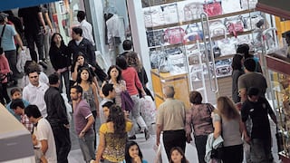 Peruanos salen hoy más de compras, pero ¿aumenta también su gasto?