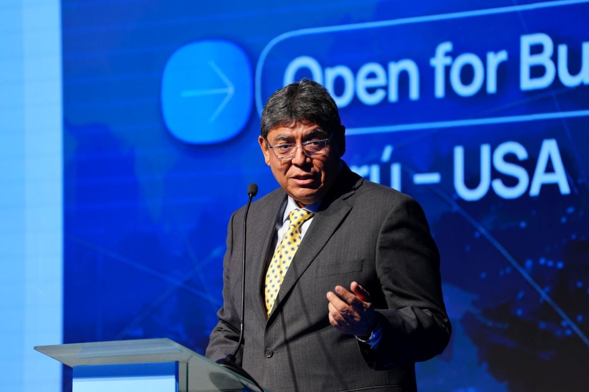 El ministro de Economía y Finanzas, Elmer Cuba, anunció que el Gobierno evalúa una nueva modalidad de Obras por Impuestos para financiar los saldos de proyectos públicos inconclusos. Foto: MEF.