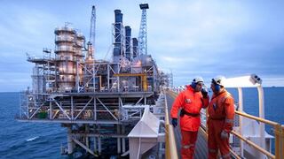 BP reporta su peor pérdida anual en 20 años y anuncia recorte de más empleos
