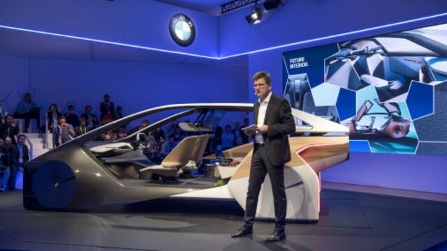 CES 2017: BMW apela a la realidad aumentada para vender sus automóviles