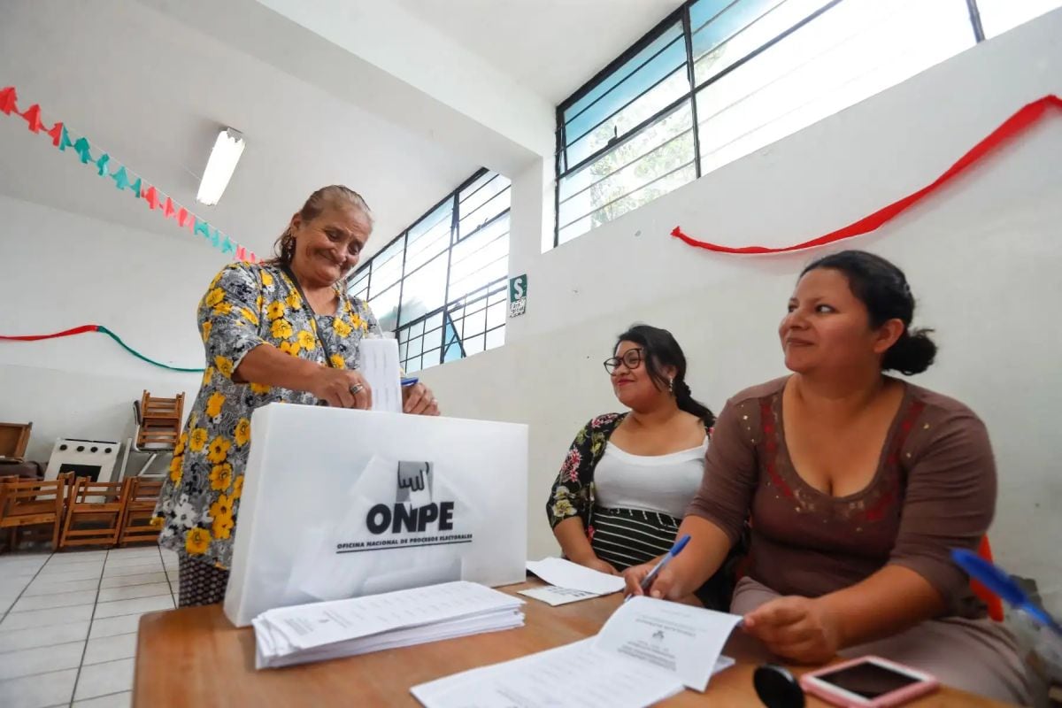 Las audiencias de recuentos de votos son públicas y pueden ser seguidas en el portal web del JNE. Foto: Andina.