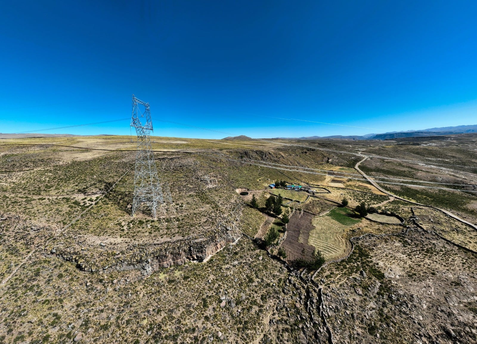 El proyecto se ubica en el corredor Andahuaylas-Yauri, una de las franjas geológicas más importantes para la exploración de cobre y oro en Perú.