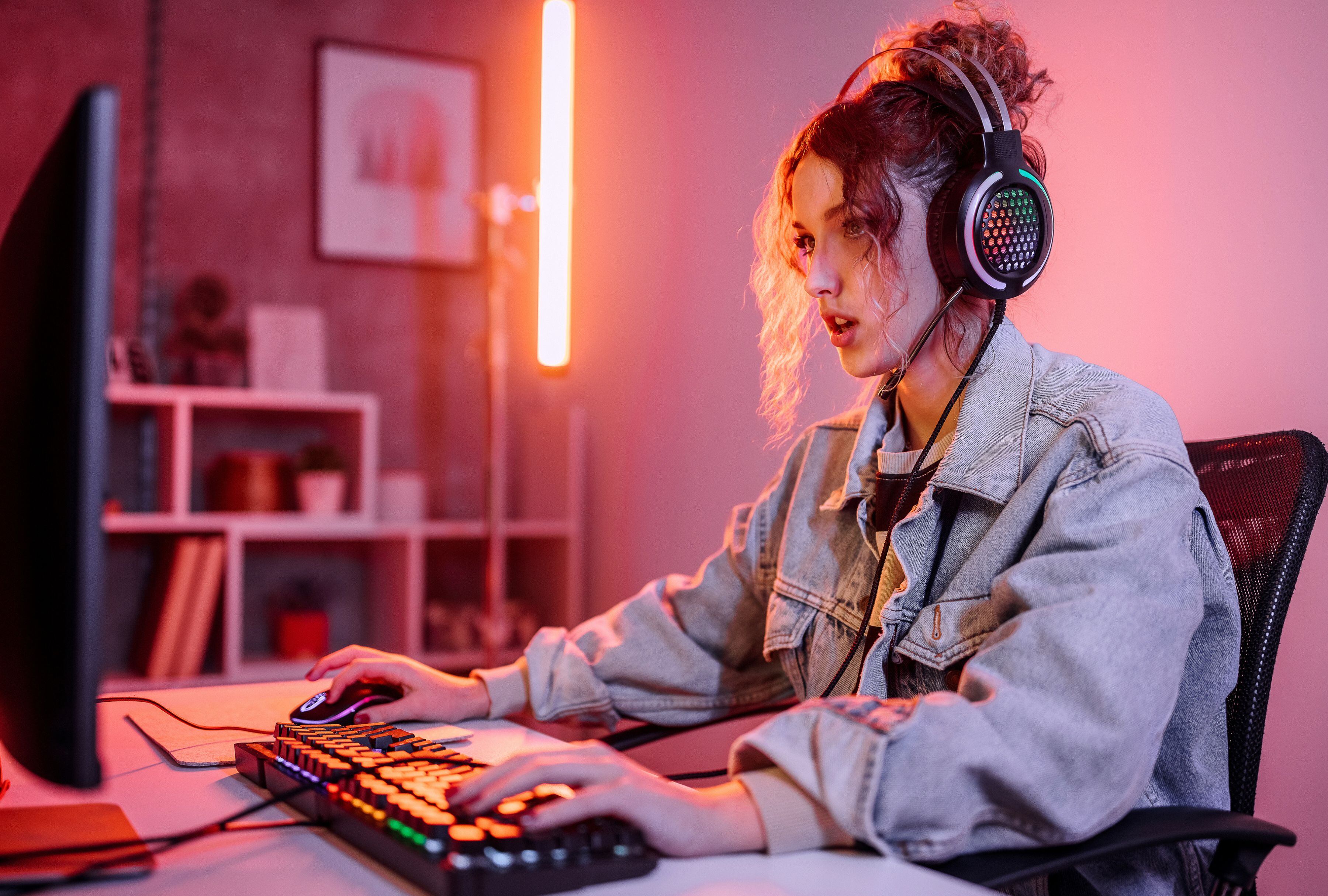 Algunos usuarios han reportado que, cuando se unían a un chat de voz grupal de Xbox, la calidad del audio de los auriculares Bluetooth bajaba. (Foto: Pekic/iStock)