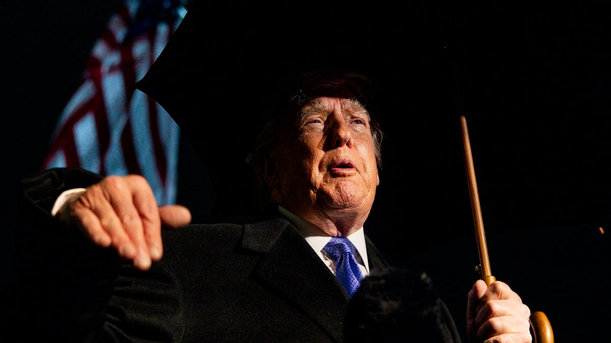 Aprobación de Trump cae a su mínimo histórico a semanas de las elecciones de medio mandato
