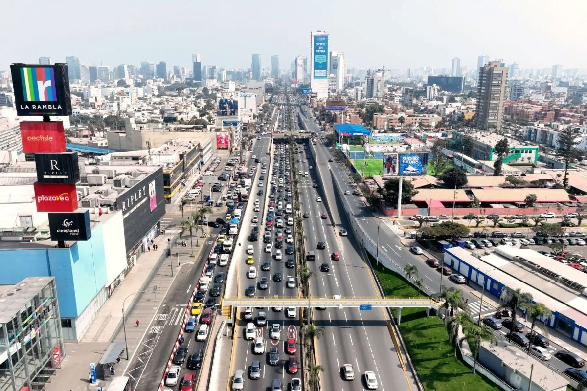 La propuesta plantea reorganizar el uso del espacio vial en la avenida Javier Prado mediante un corredor BRT. Foto: Andina/ Referencial.