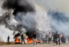 Bolivia recurre a militares para enfrentar bloqueos de carreteras y desabastecimiento