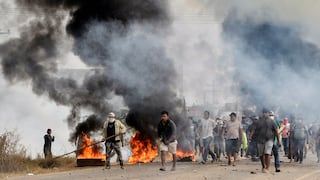 Bolivia recurre a militares para enfrentar bloqueos de carreteras y desabastecimiento