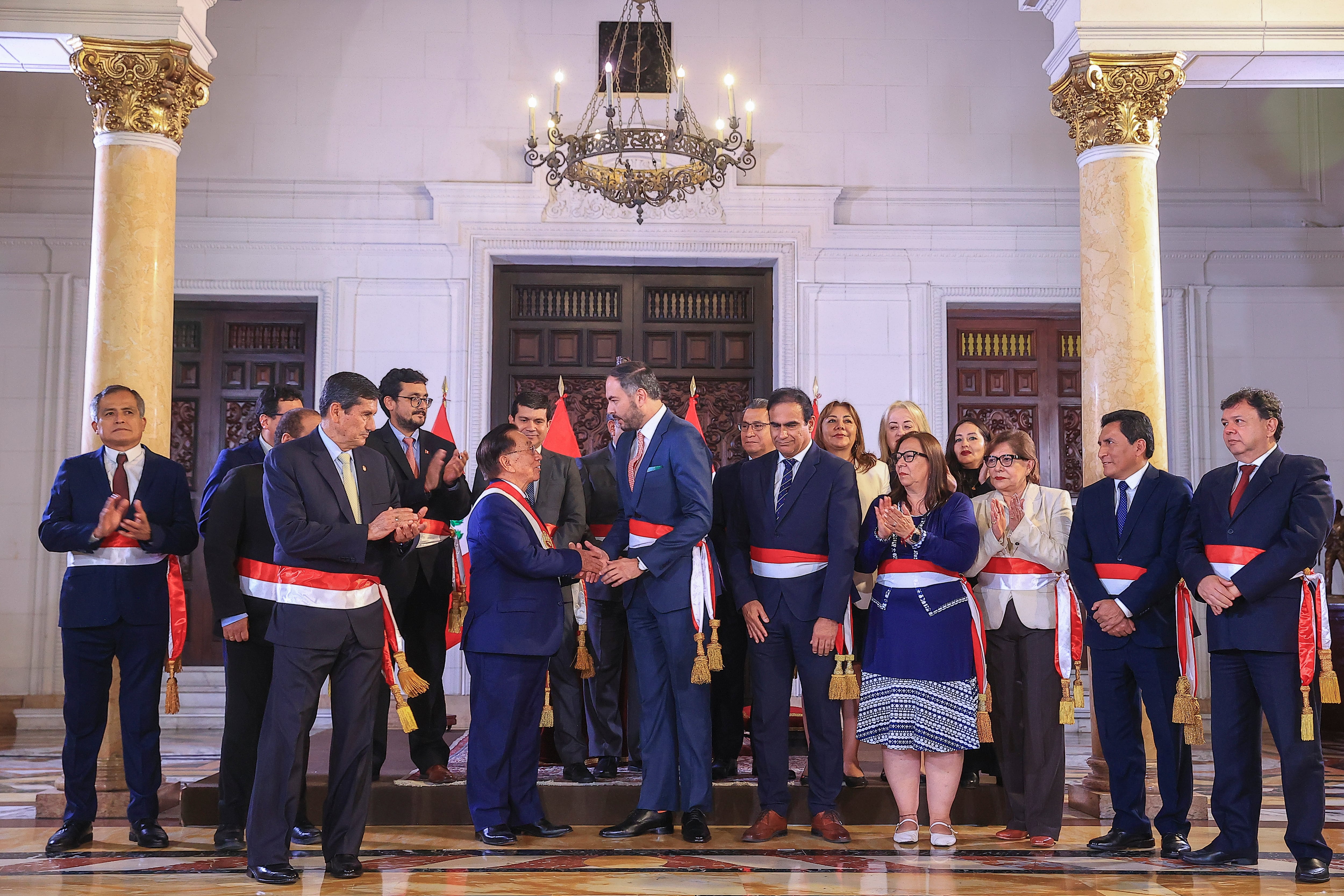 Amadeo Javier Flores Carcagno asume el Ministerio de Defensa tras salida de Carlos Díaz. Foto: Presidencia