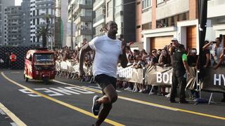 Usain Bolt venció a mototaxi en una carrera en Lima y se animó a manejarla