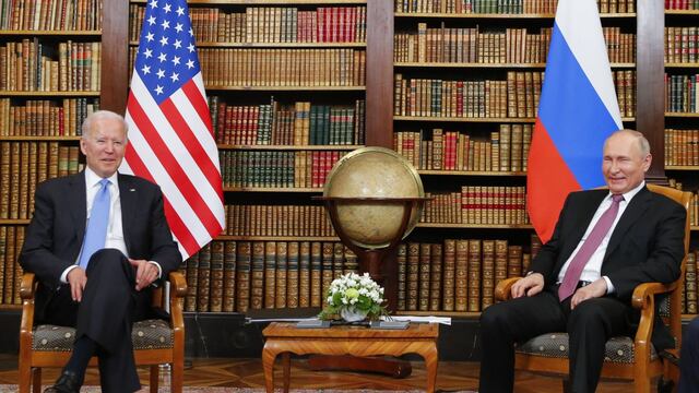 Putin y Biden acuerdan en cumbre reanudar las conversaciones sobre control de armas