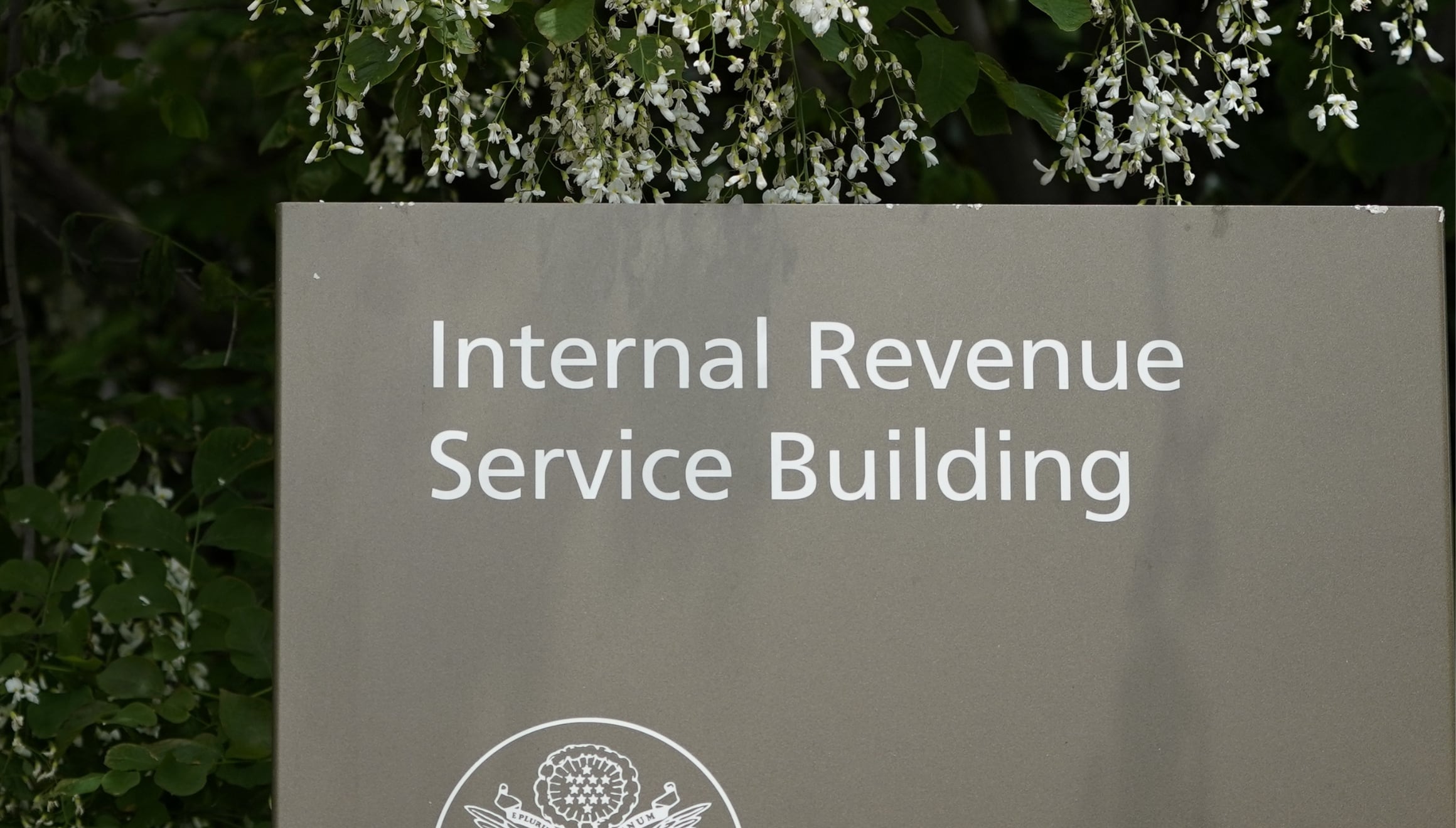 El IRS podría iniciar un proceso para embargar tus cuentas si no cumples con tus responsabilidades (Foto: AP)