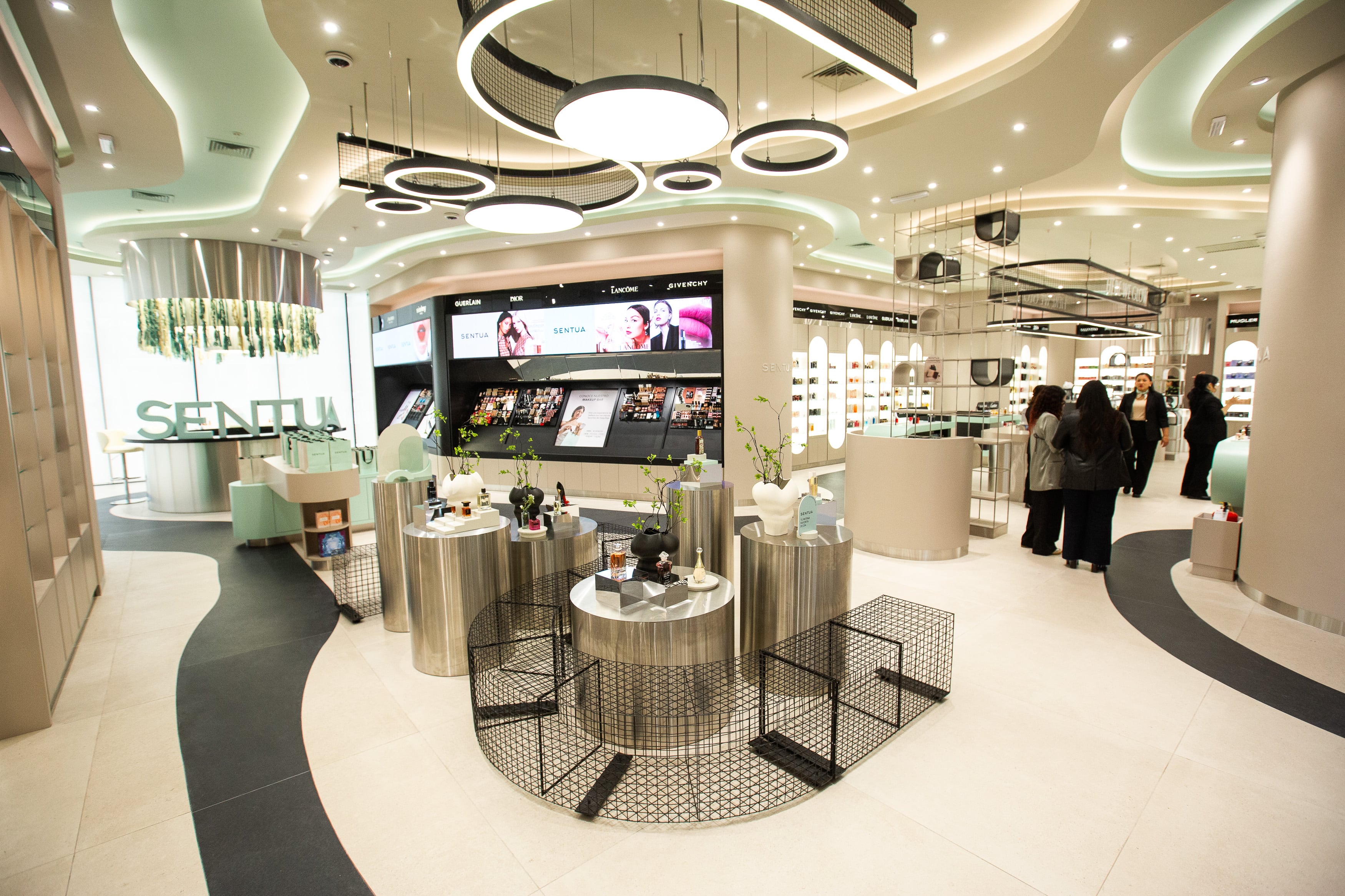 La nueva etapa busca posicionar a Sentua dentro del retail de belleza de lujo, con una propuesta basada en personalización, experiencia y ampliación del portafolio. (Foto: © Valentina Astuhuaman / Icónica)