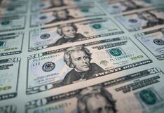 Dólar pierde fuerza mientras otra moneda marca su mayor alza en 30 años