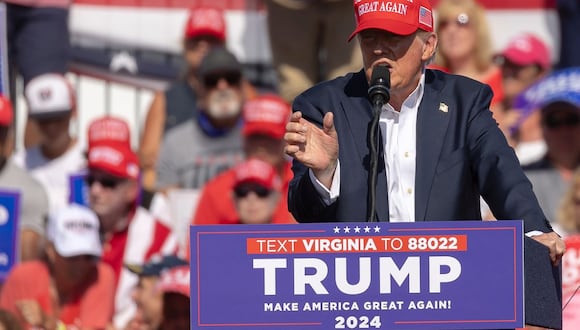 El expresidente de EE.UU. Donald Trump habla durante un acto de campaña en Chesapeake, Virginia, EEUU, el viernes 28 de junio de 2024.