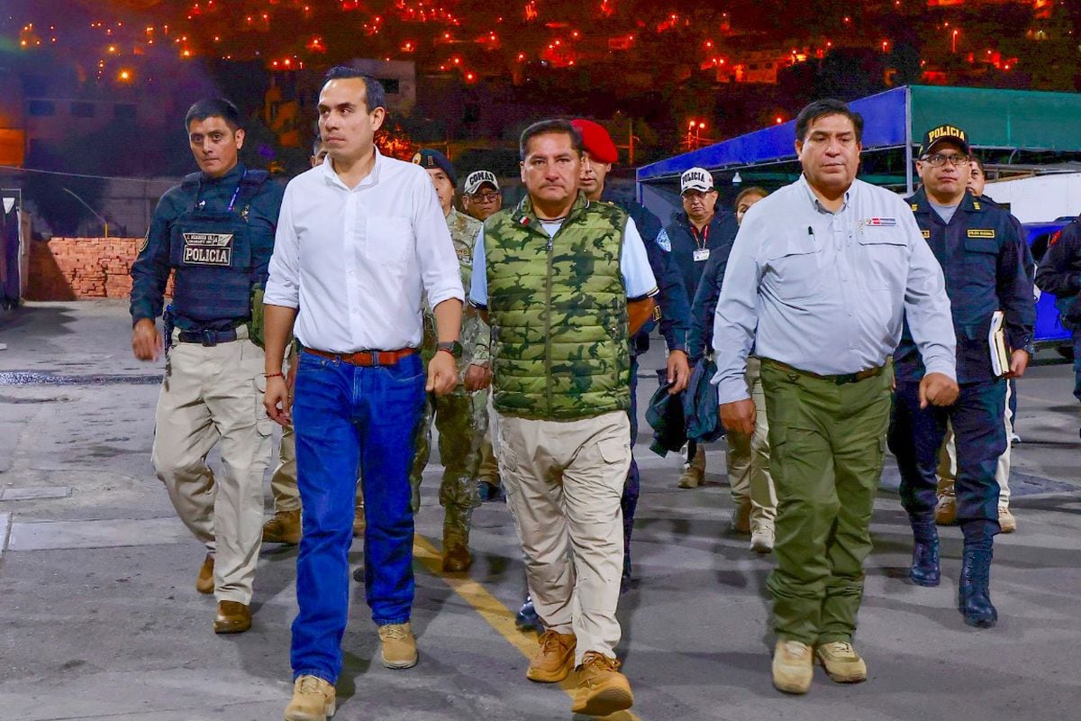 Durante una breve declaración a la prensa, Tiburcio precisó que se está implementando un enfoque distinto al de operativos previos. Foto: Gob.pe