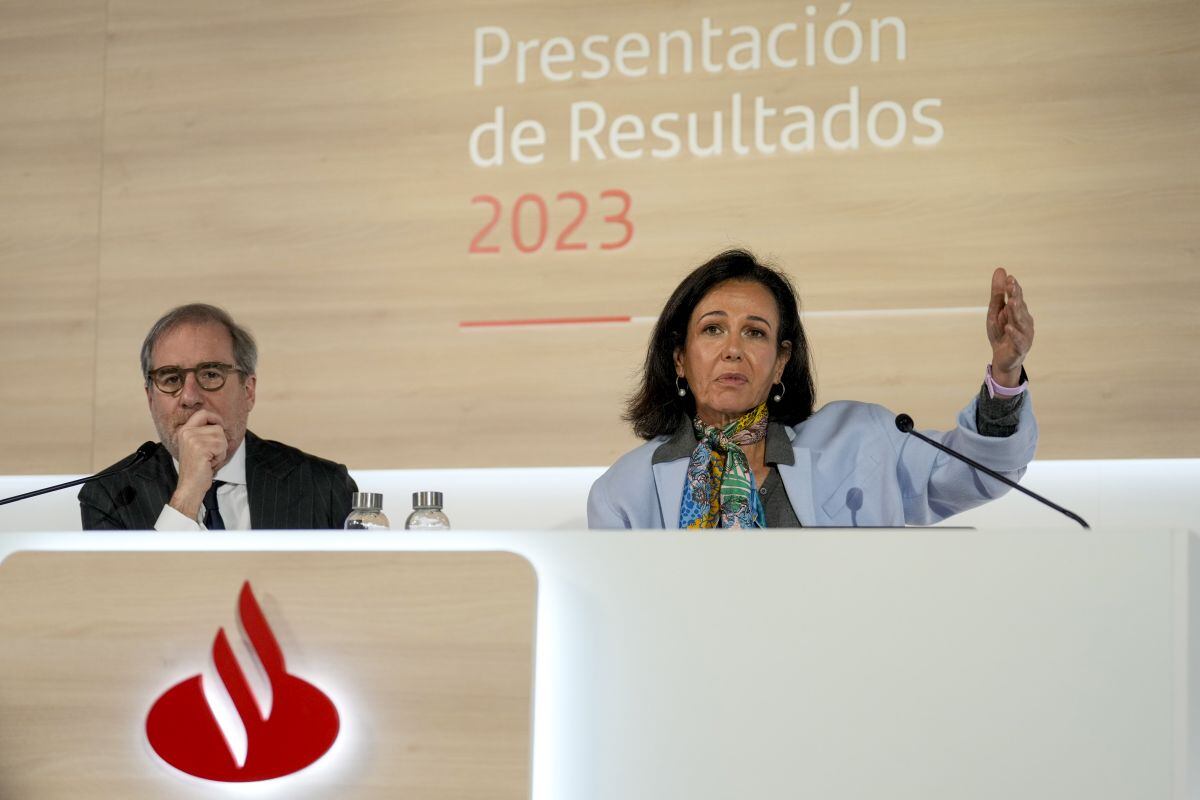 Héctor Grisi y Ana Botín en una rueda de prensa en Boadilla del Monte, en enero pasado. Fotógrafo: Paul Hanna/Bloomberg