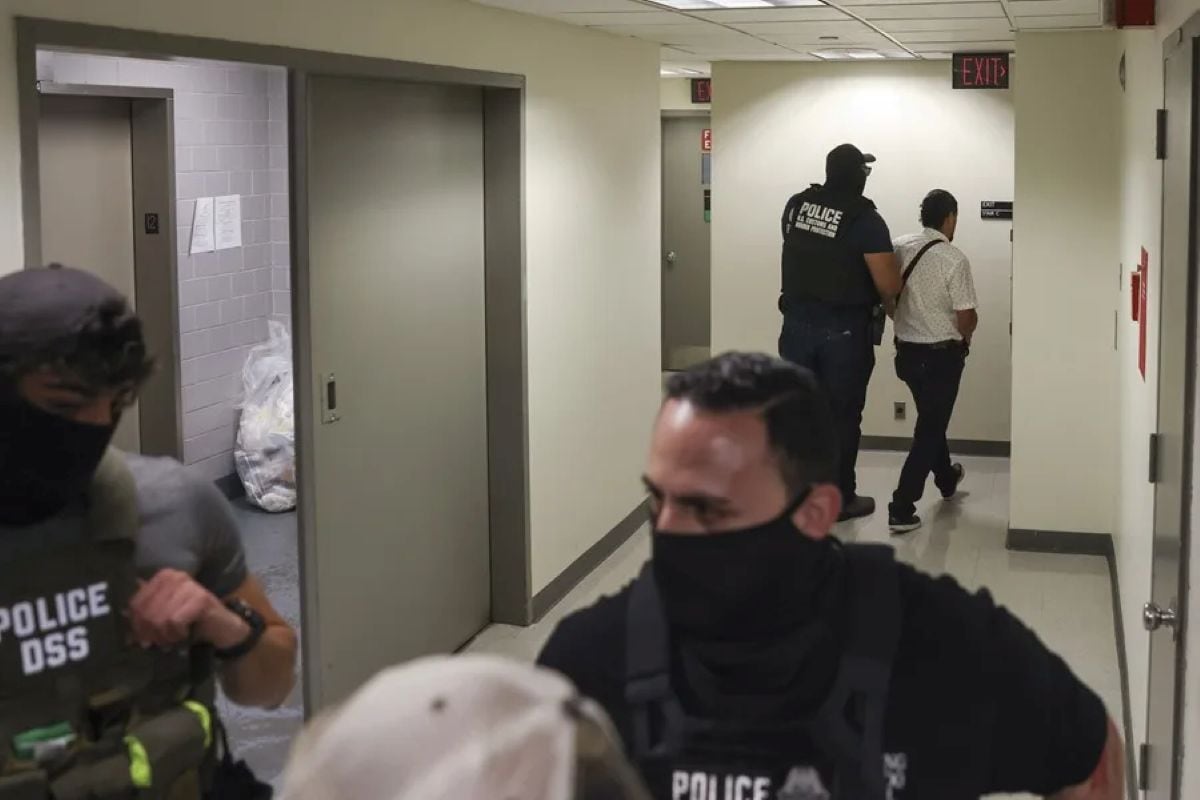 Los arrestos migratorios en Florida se intensifican bajo acuerdos de cooperación entre policías locales y autoridades federales. Foto: EFE.