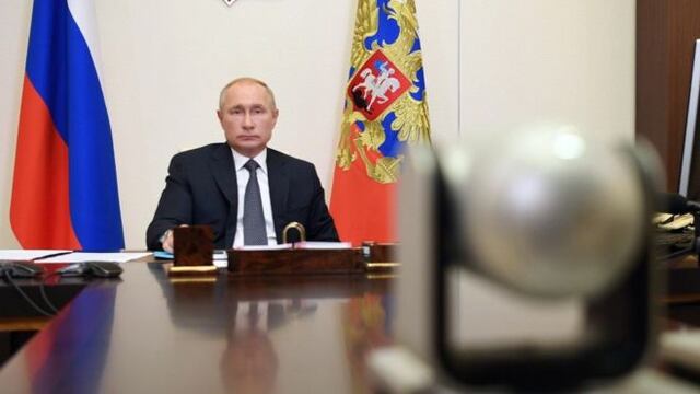 Kremlin: Putin no puede recibir “segura” vacuna rusa para el COVID