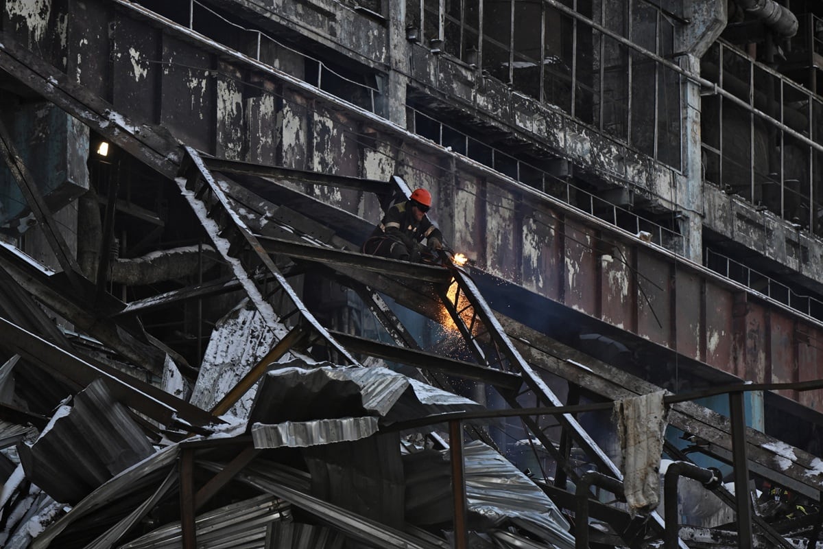 Rusia dirigió sus misiles y drones contra centrales de generación eléctrica y contra las subestaciones que permiten que la electricidad que las primeras producen llegue a la red nacional. (Foto: AFP)
