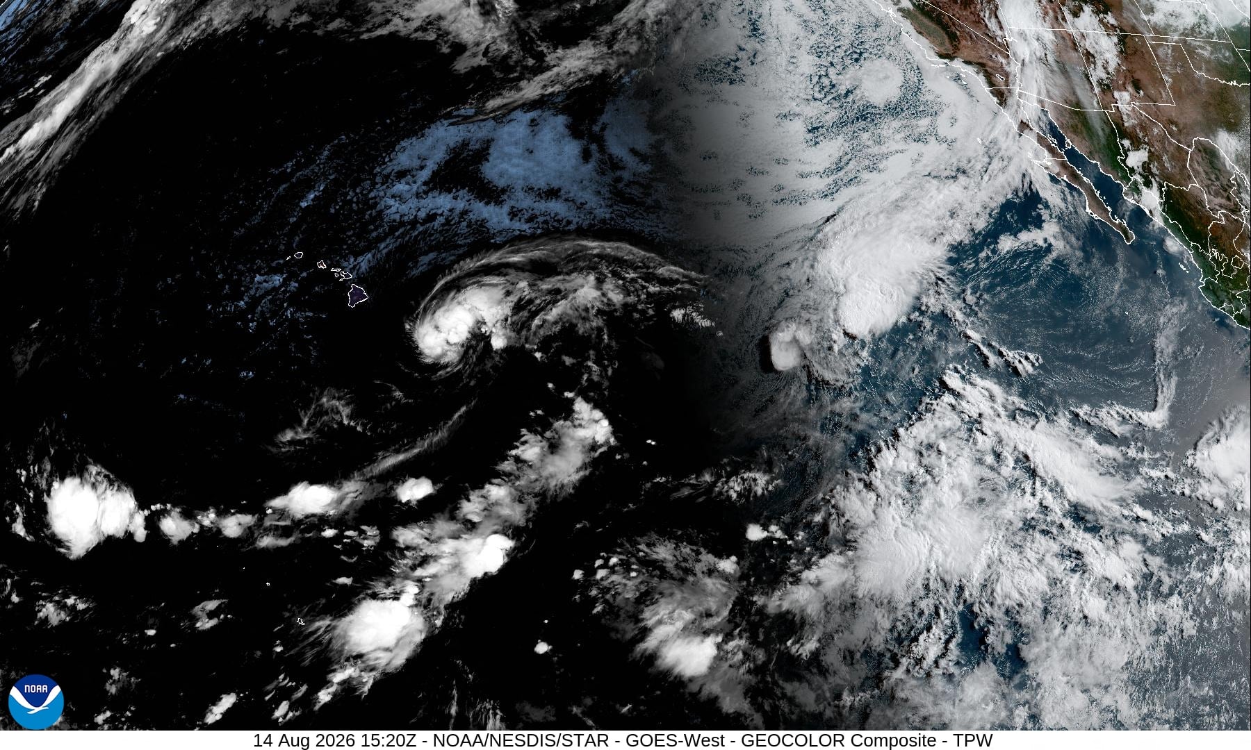 Una imagen distribuida por la NOAA donde se evidencia la tormenta tropical Lala sobre el océano Pacífico mientras se traslada hacia la isla principal de Hawái. (Crédito: Handout / NOAA / AFP)