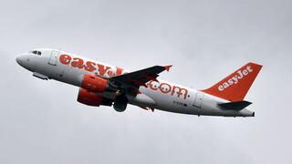 Tres aerolíneas inician acciones legales contra la cuarentena en Reino Unido