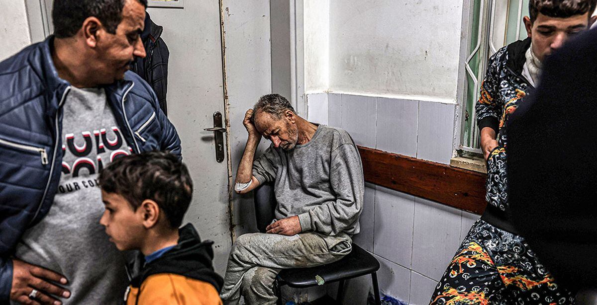 Después de su liberación, una veintena de ellos fueron ingresados este domingo en el hospital Najjar de Rafah, en el sur del enclave palestino. (Foto: AFP)