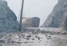 Huaicos y derrumbes bloquean la Panamericana Sur en el tramo Atico - Ocoña en Arequipa