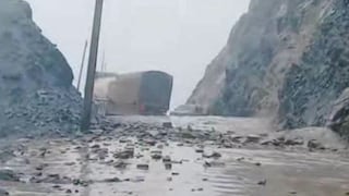 Huaicos y derrumbes bloquean la Panamericana Sur en el tramo Atico - Ocoña en Arequipa