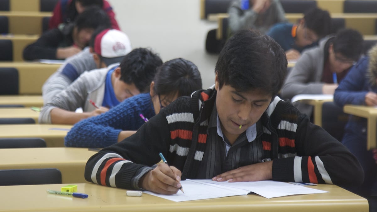 Pronabec indica que el 37% de becarios en el extranjero optó por no volver al Perú