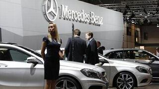 Autoridades cierran investigación de falla en autos Mercedes
